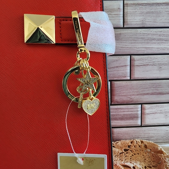 MK Michael Kors Karla satchel in Sangria color. With jet set wallet, key charms - Picture 4 of 16